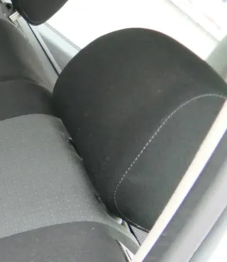 1x VW Golf 4 Bora Kopfstütze hinten weiße Nähte schwarz rechts oder links - Bild 2