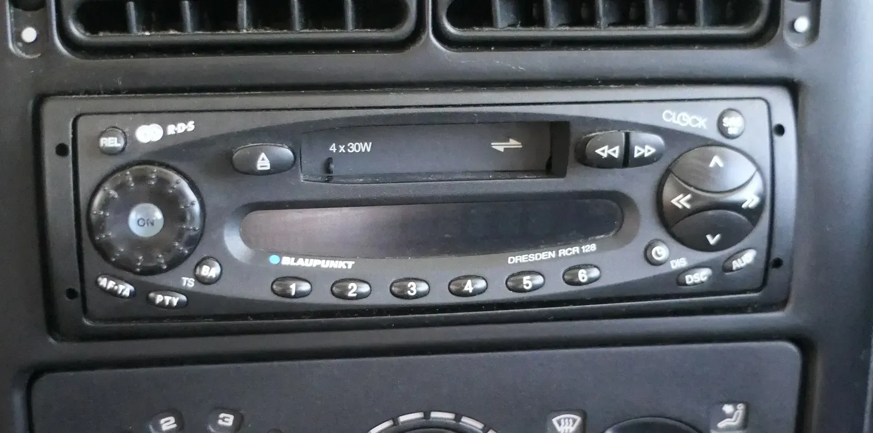 VW Golf 4 Bora T5 T4 Radio CD Blaupunkt Player RDS Dresden RCR 128 4x30W - Bild 1