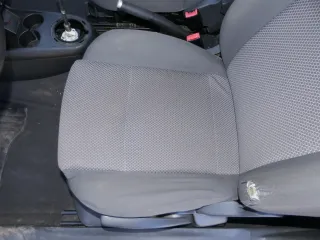 VW Fox Sitz Fahrersitz vorne links OHNEAirbag höhenverstellbar - Bild 2