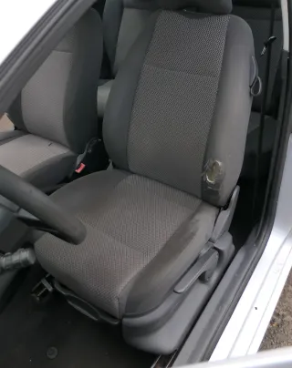 VW Fox Sitz Fahrersitz vorne links OHNEAirbag höhenverstellbar - Bild 1