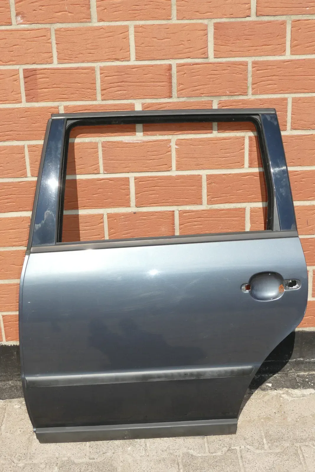VW Passat 3B 3BG Kombi Variant Tür hinten links grau LC7V - Bild 1