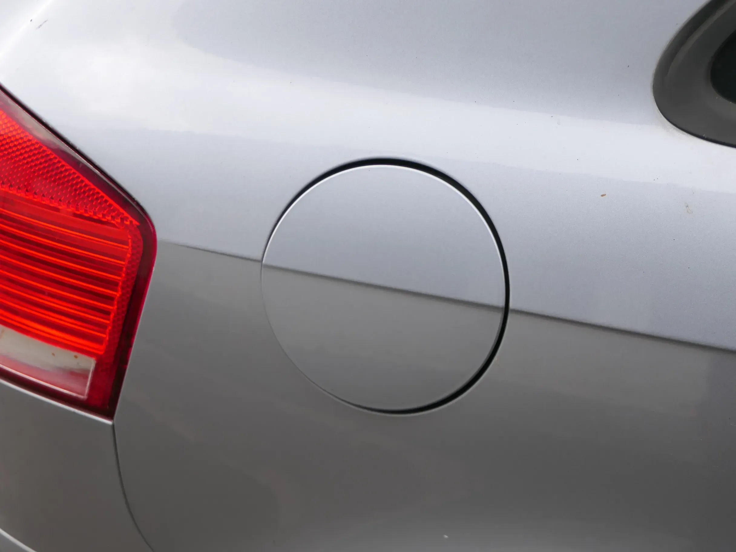 Audi A3 8P Tankdeckel Klappe Tankklappe Deckel Tank grau LY7J 2/3-Türer - Bild 1