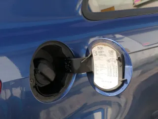 Audi A3 8P Tankdeckel Klappe Tankklappe Deckel Tank blau LZ5C 2/3-Türer - Bild 2