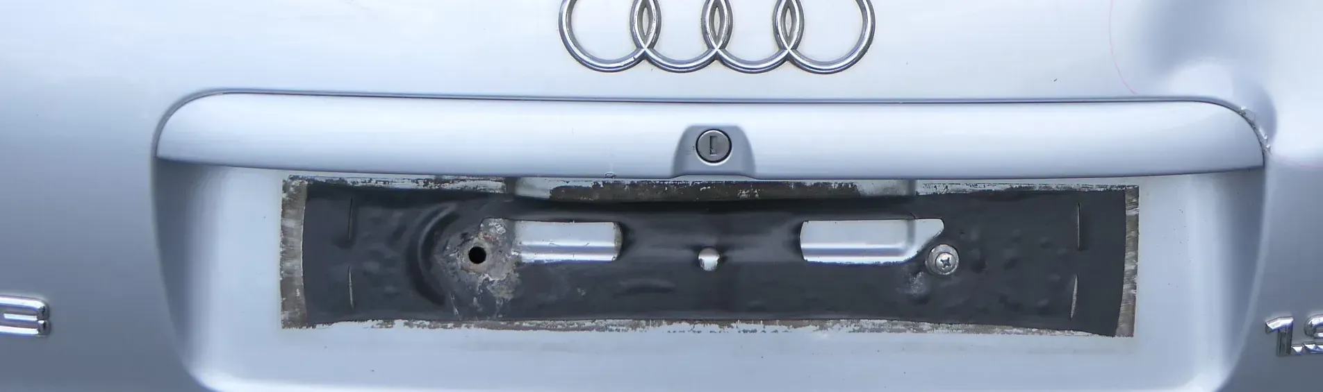 A3 8L A4 Avant Griff Heckklappe Heckklappengriff bis caBj1999 silber LY7M - Bild 1