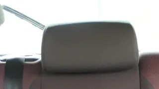 1x Seat Leon 1P Sitz hinten in der Mitte Kopfstütze Kopfstützen rot /schwarz - Bild 1