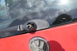 VW Polo 6N Heckklappe Klappe hinten Kofferraumklappe mit Scheibe rot LP3G - Bild 2