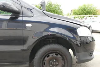 VW Fox 5Z Kotflügel vorne rechts schwarz LC9Z - Bild 1