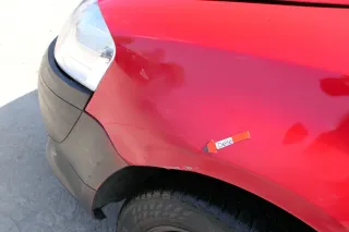 VW Fox Kotflügel vorne links rot LY3D - große Delle!!! - Bild 4