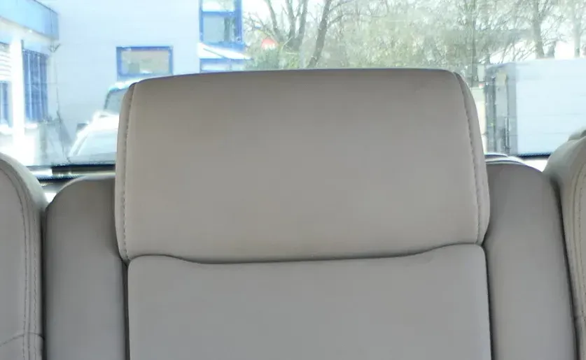 Audi Q7 4L Kopfstütze hinten in der Mitte Leder grau lichtgrau Verano S-line - Bild 1