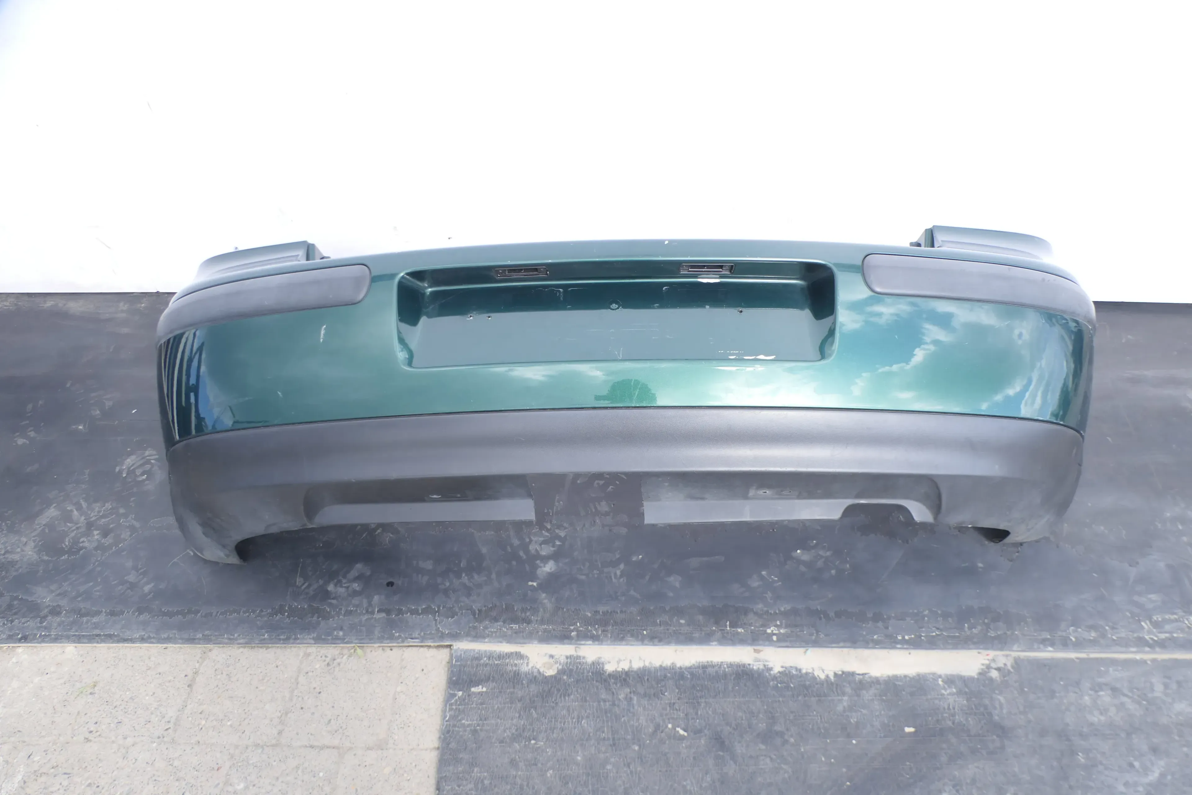 VW Golf 4 Limousine Stoßstange hinten Heckstoßstange Stoßfänger grün LC6M bright - Bild 1