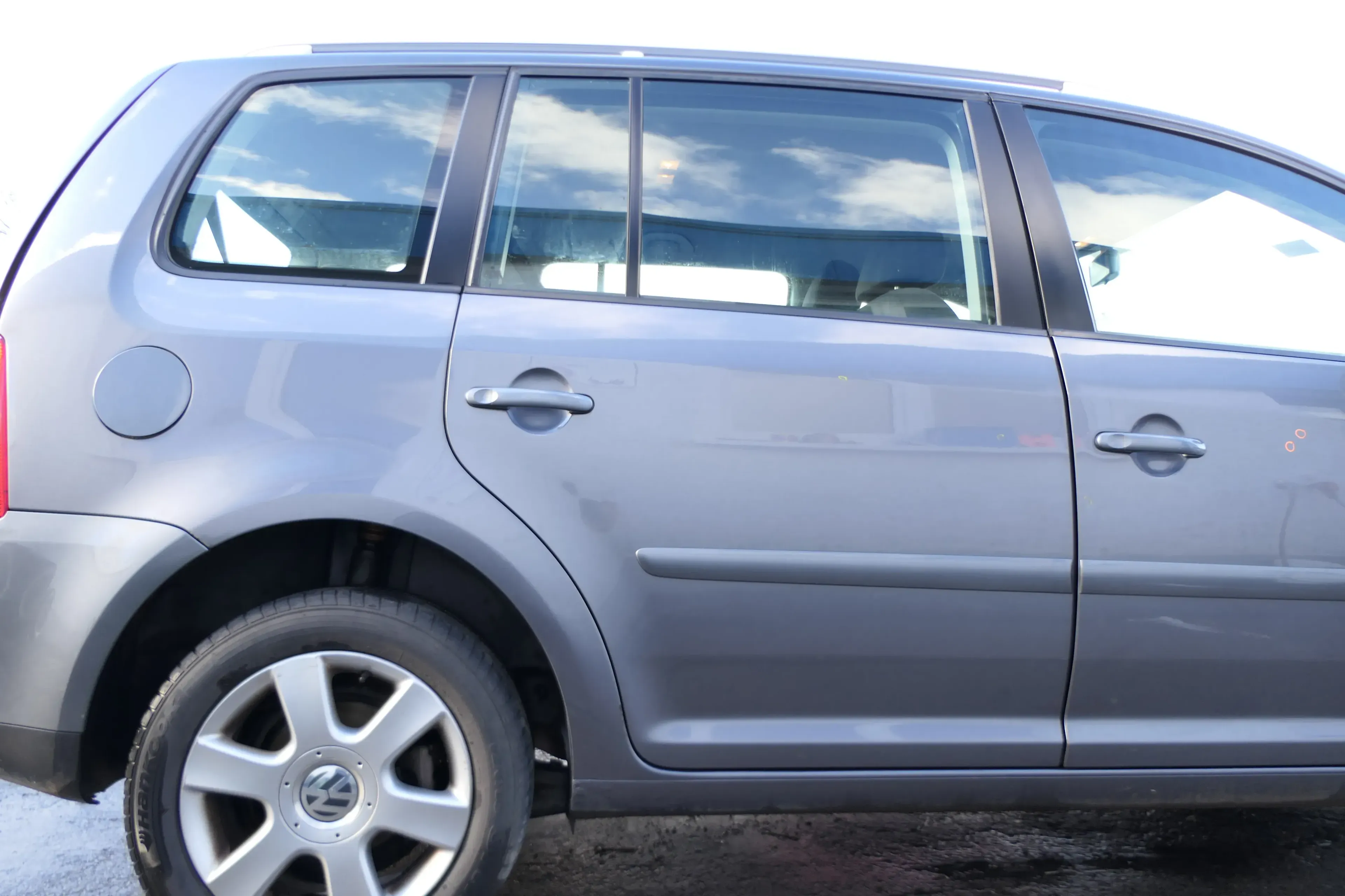 VW Touran 1T 1T3 Tür hinten rechts grau LD7X - ohne Anbauteile - Bild 1
