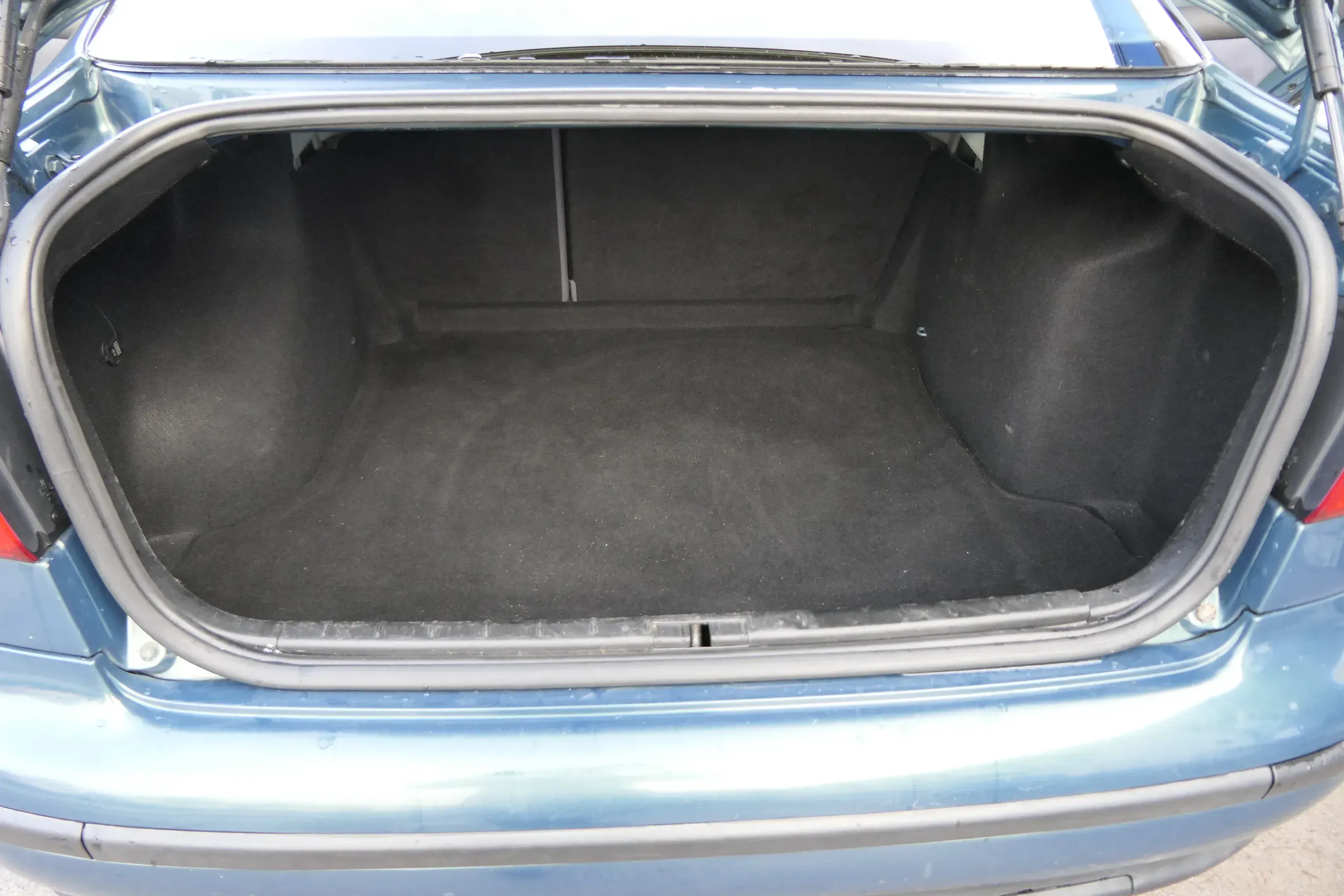 Seat Toledo 1M Verkleidung Teppich Kofferraum schwarz dunkel - Bild 1