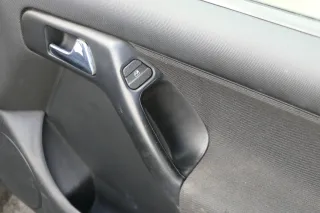 Golf 4 3 1E Cabrio 1E Türverkleidung Verkleidung Tür vorne rechts schwarz - Bild 2