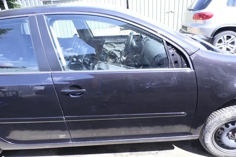 VW Golf 5 V 1K Tür vorne rechts Beifahrertür 4/5-Türer schwarz LC9Z -ohneAnbaute - Bild 1
