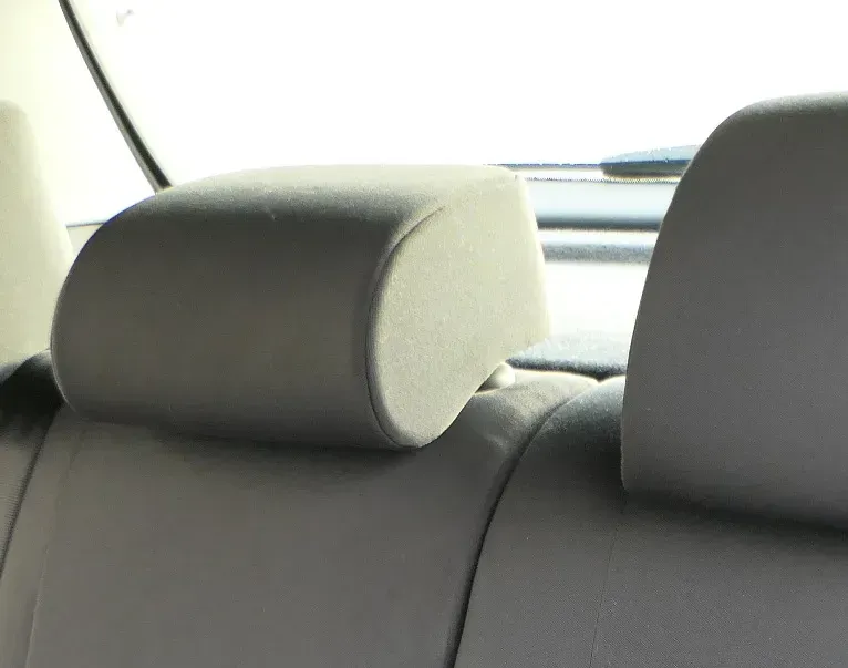VW Golf 1K 5 Kopfstützen Kopfstütze hinten in der Mitte dunkel anthrazit - Bild 1
