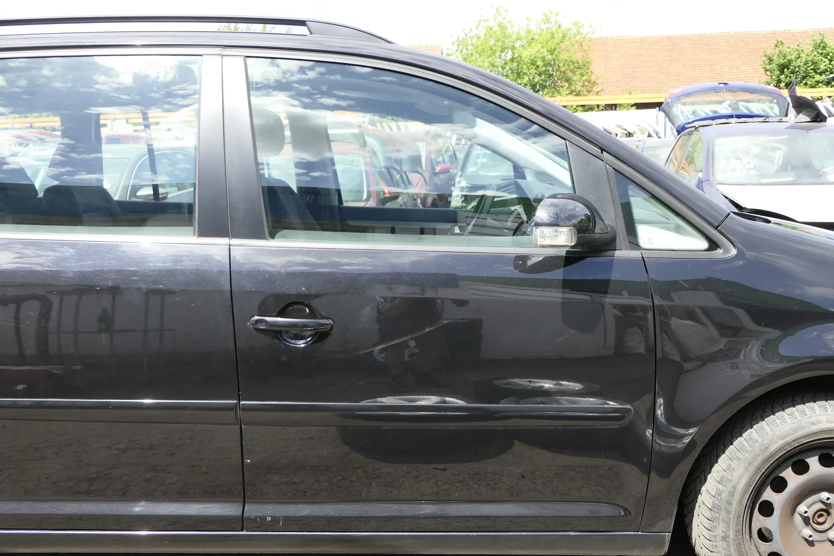 VW Touran 1T 1T3 Tür vorne rechts Beifahrertür schwarz LC9Z meta ohne Anbauteile - Bild 1
