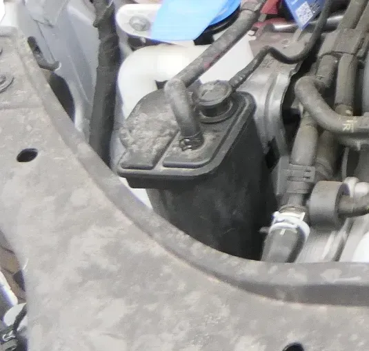 VW Golf Caddy Aktivkohlefilter Aktivkohlebehälter 1K0201801E Druckventil - Bild 1