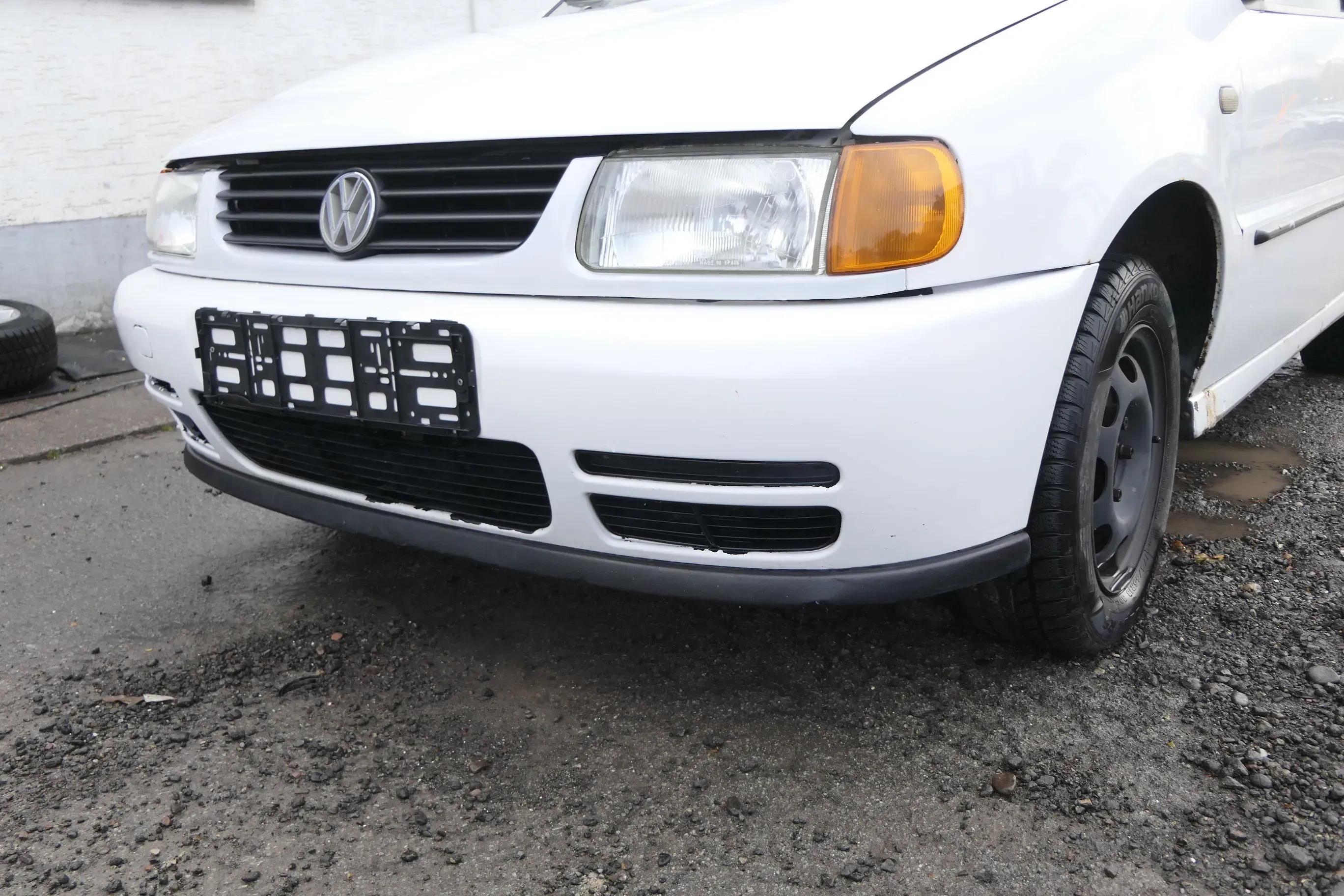 VW Polo 6N Stoßstange vorne breite Styling XXL Frontstoßstange weiß LB9A - Bild 1