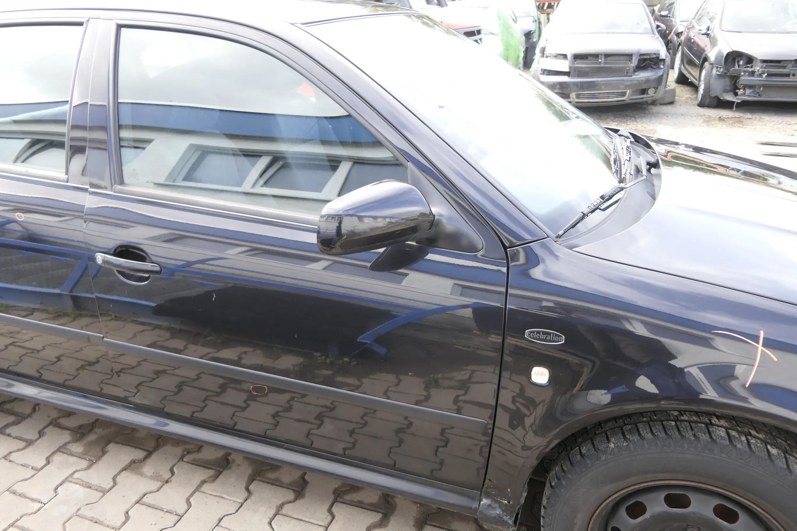 Skoda Octavia 1U Kombi + Limo Tür vorne rechts Beifahrertür schwarz LF9R - Bild 1