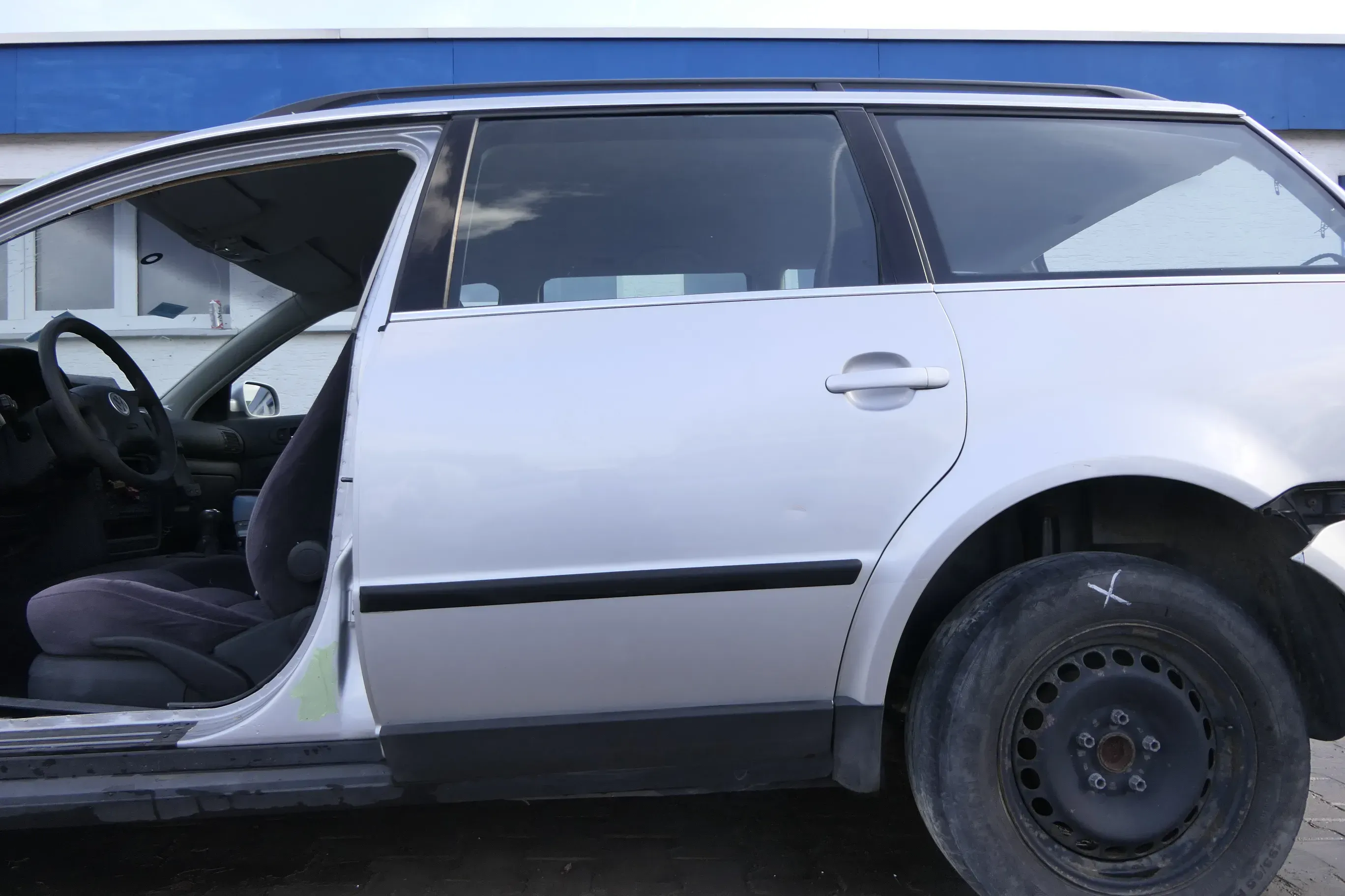 VW Passat 3B 3BG Kombi Variant Tür hinten links silber LA7W reflexsilber - Bild 1