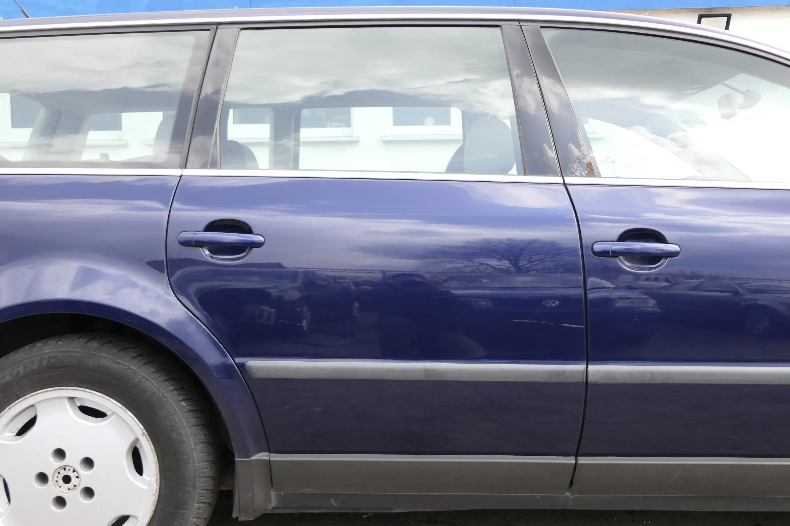 VW Passat 3B 3BG Kombi Variant Tür hinten rechts schwarz blau indigoblau LB5N - Bild 1