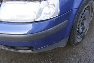 VW Passat 3B Stoßstange vorne Frontstoßstange Stoßfänger blau LR5V Grill - Bild 2
