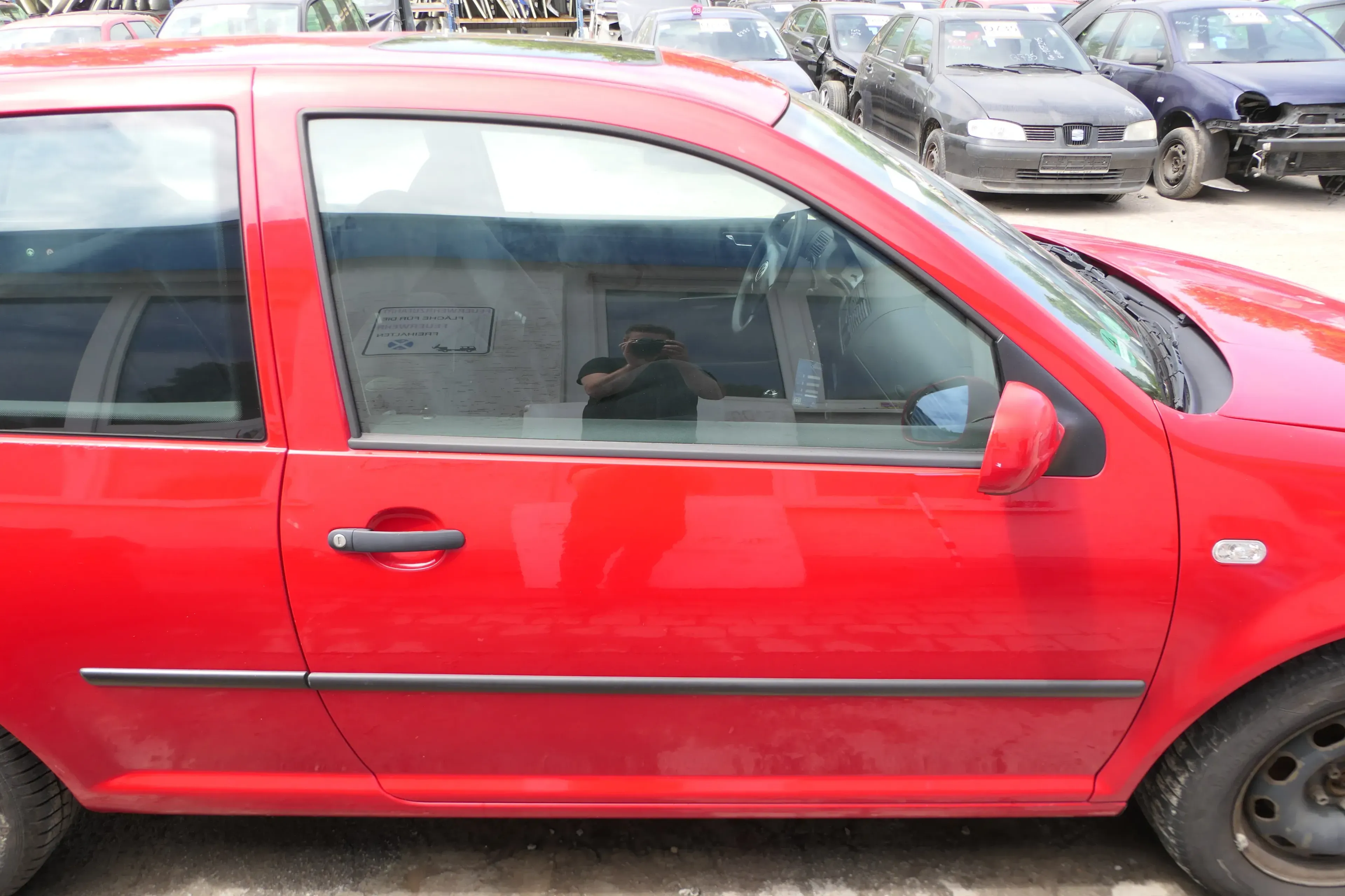 VW Golf 4 Tür vorne rechts Beifahrertür 2/3-Türer rot LY3D - ohneAnbauteile - Bild 1
