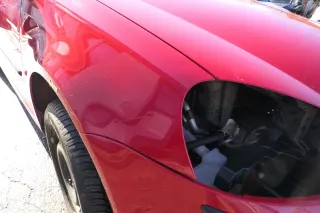 VW Golf 5 V 1K Kotflügel vorne rechts rot LY3D - Rost - Bild 2