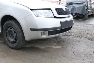 Skoda Fabia 6Y Stoßstange Stoßfänger vorne silber grau LF7T 2000-2004 - DELLE - Bild 4