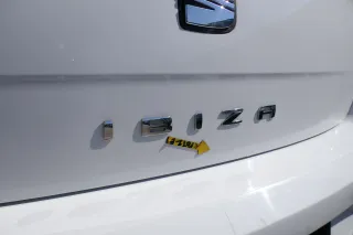 Seat Ibiza 6J Heckklappe Klappe hinten 4/5-Türer weiß LB9A mit Scheibe - Bild 7