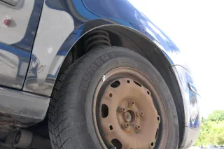VW Polo 9N Kotflügel vorne rechts schwarz L041 bis ca.Bj.2004 - Bild 2