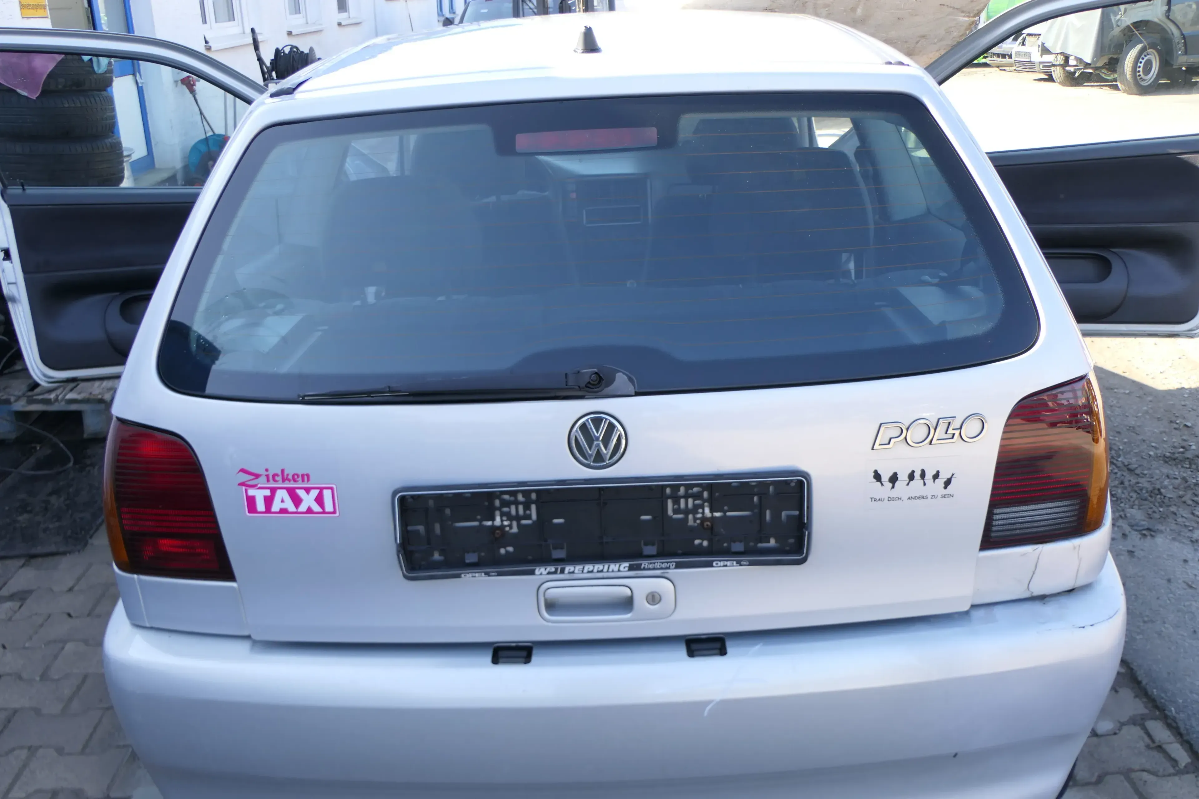 VW Polo 6N Heckklappe Klappe hinten Kofferraumklappe mit Scheibe silber LB7Z sa - Bild 1