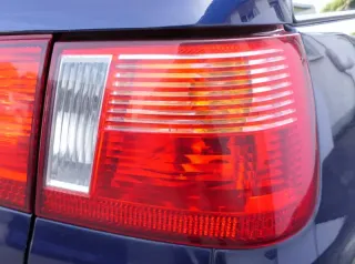 Seat Ibiza 6K Rücklicht hinten rechts außen Rückleuchte Heckleuchte Lampenträger - Bild 1
