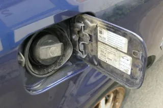VW Golf 3 4 1E Cabrio Tankdeckel Klappe Tankklappe Deckel Tank blau LC5U - Bild 2