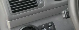 VW Touran Armaturenbrett Verkleidung Klappe Abdeckung Dekor silber netzoptik - Bild 1