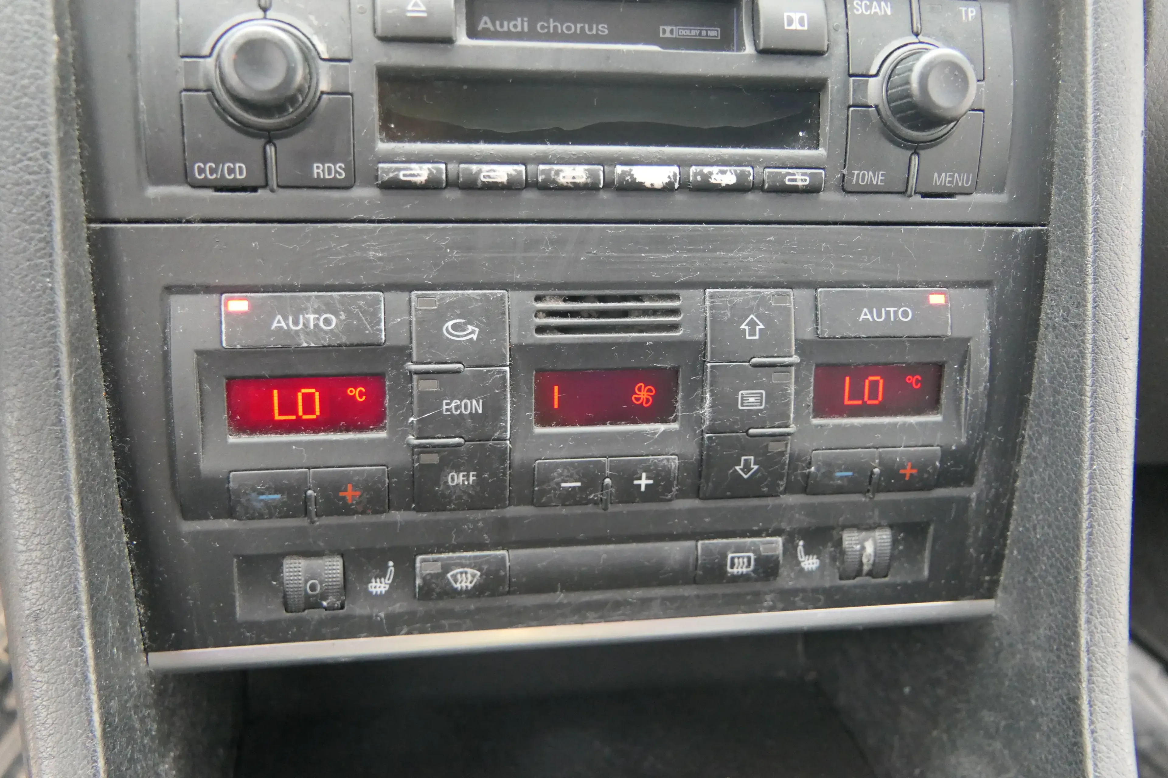 Audi A4 8E Steuergerät Klimaanlage Klimabedienteil 8E0820043AB /J Sitzheizung - Bild 1
