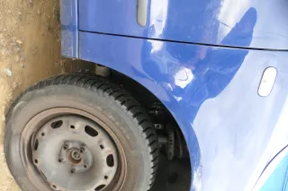 VW Fox 5Z Kotflügel vorne rechts blau LL5M - Bild 4