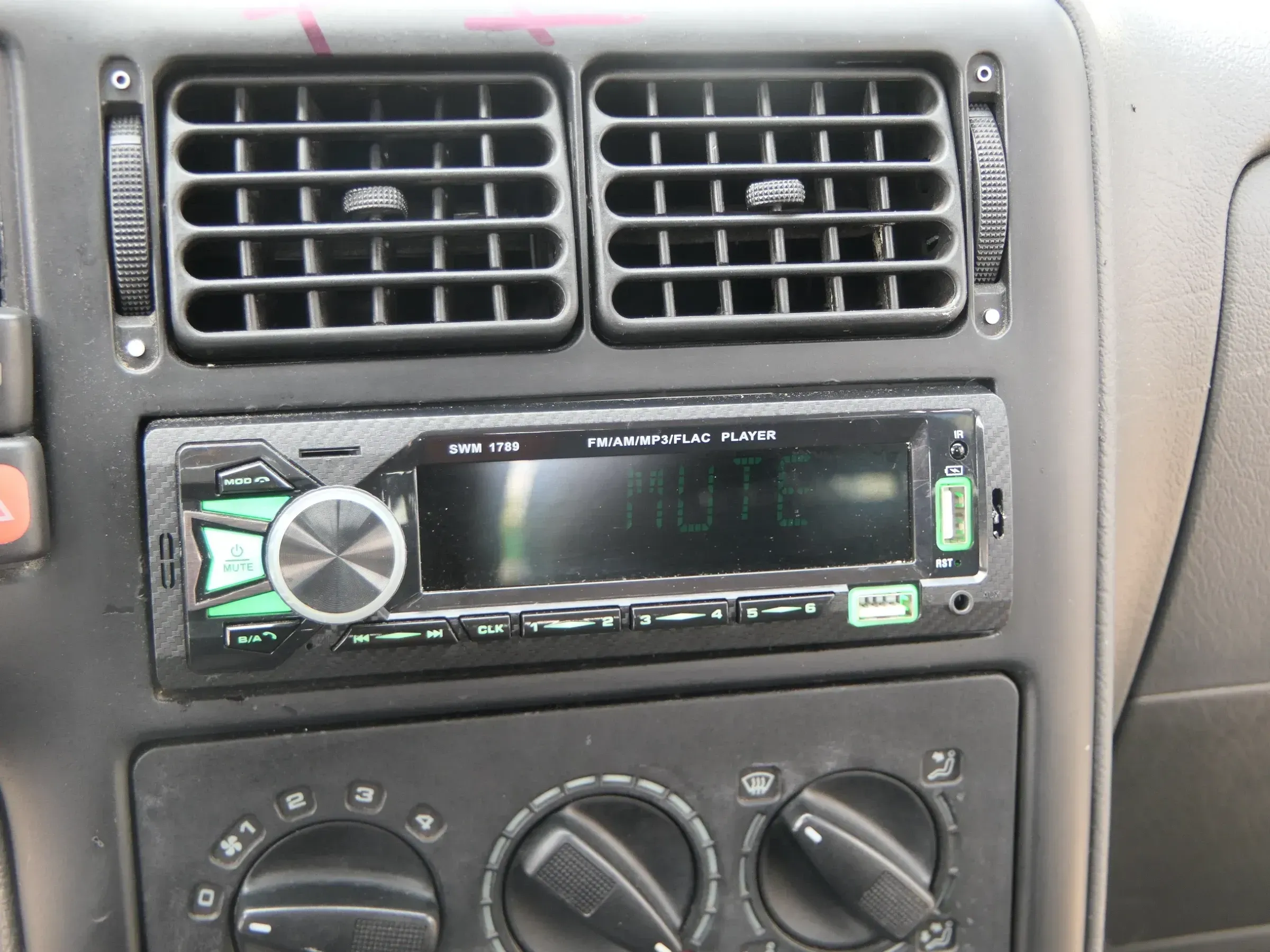 VW Golf 4 Bora T5 T4 Radio SWM 1789 FM AM MP3 FLAC USB Player AUX - Bild 1