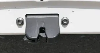 Skoda Fabia 5J Heckschloß Schloß unten an Heckklappe 5J0827501B Fanghaken - Bild 2