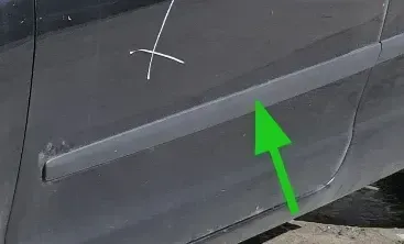 VW Polo 9N 9N3 Leiste Zierleiste Seite vorne links an Tür schwarz 2/3-Türer - Bild 1