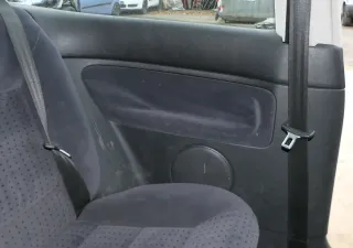 VW Golf 4 1J 2/3-Türer Verkleidung Seite hinten links schwarz Abdeckung Velour - Bild 1
