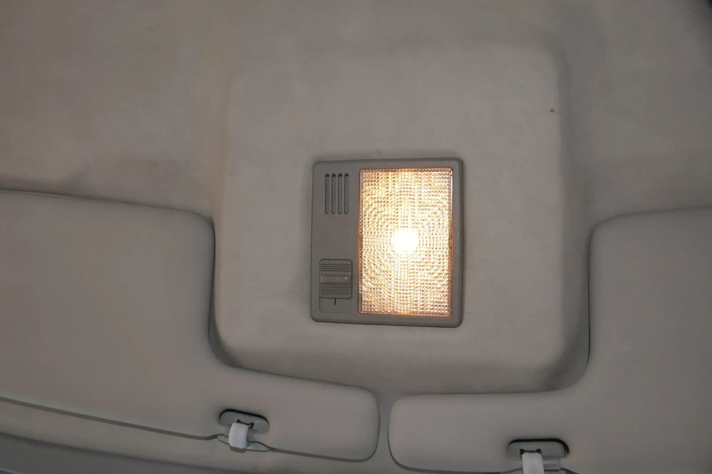 Audi 80 Innenraumleuchte Leuchte innen Leselampe Leseleuchte platin 443947105E - Bild 1