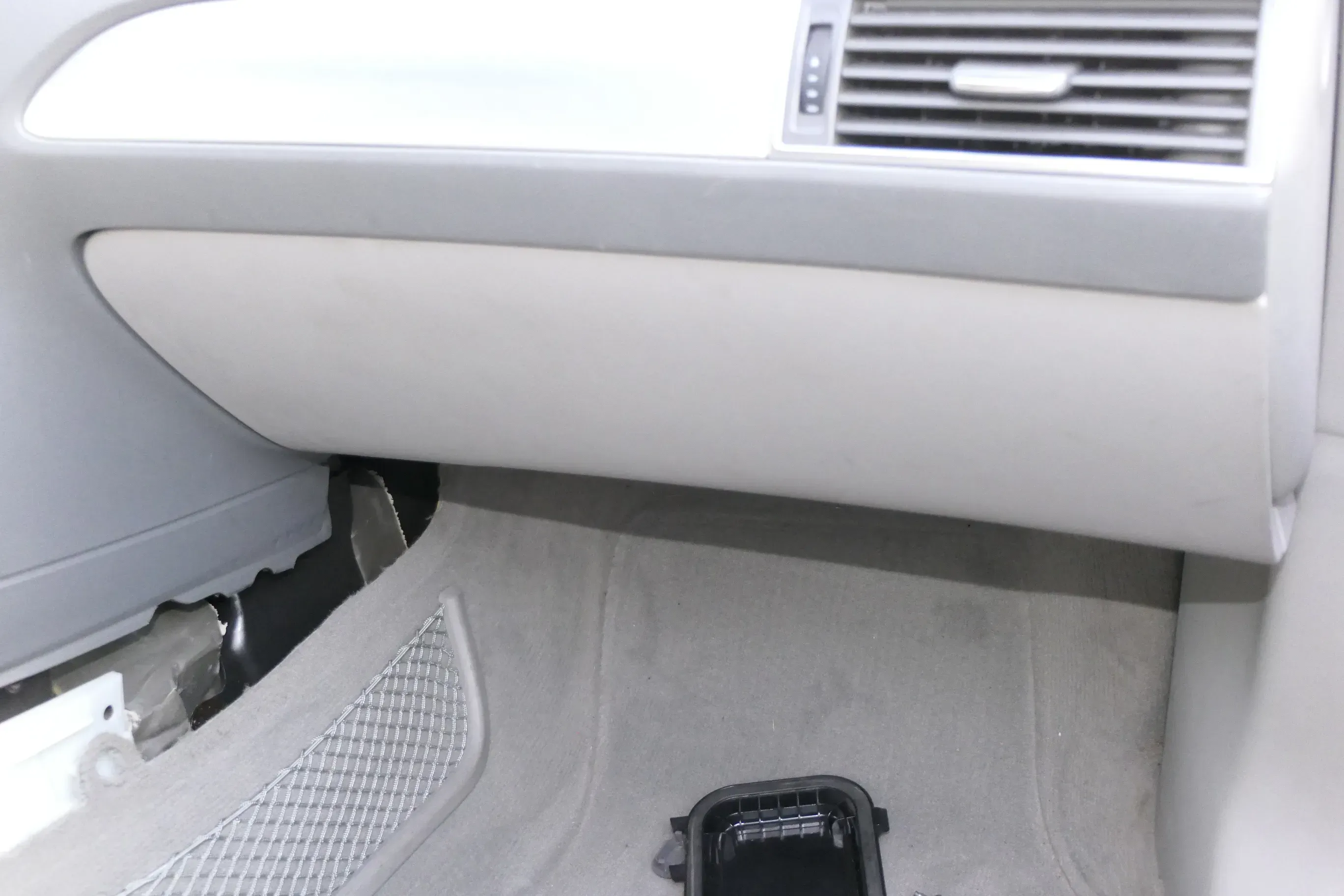 Audi A6 4F Handschuhfach Griff für Handschuhfachdeckel Deckel Klappe grau - Bild 1