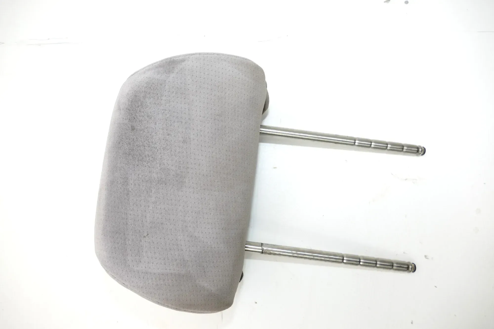 n VW Passat 3B 3BG Kopfstütze Sitz Sitze vorne rechts oder links grau - Bild 1