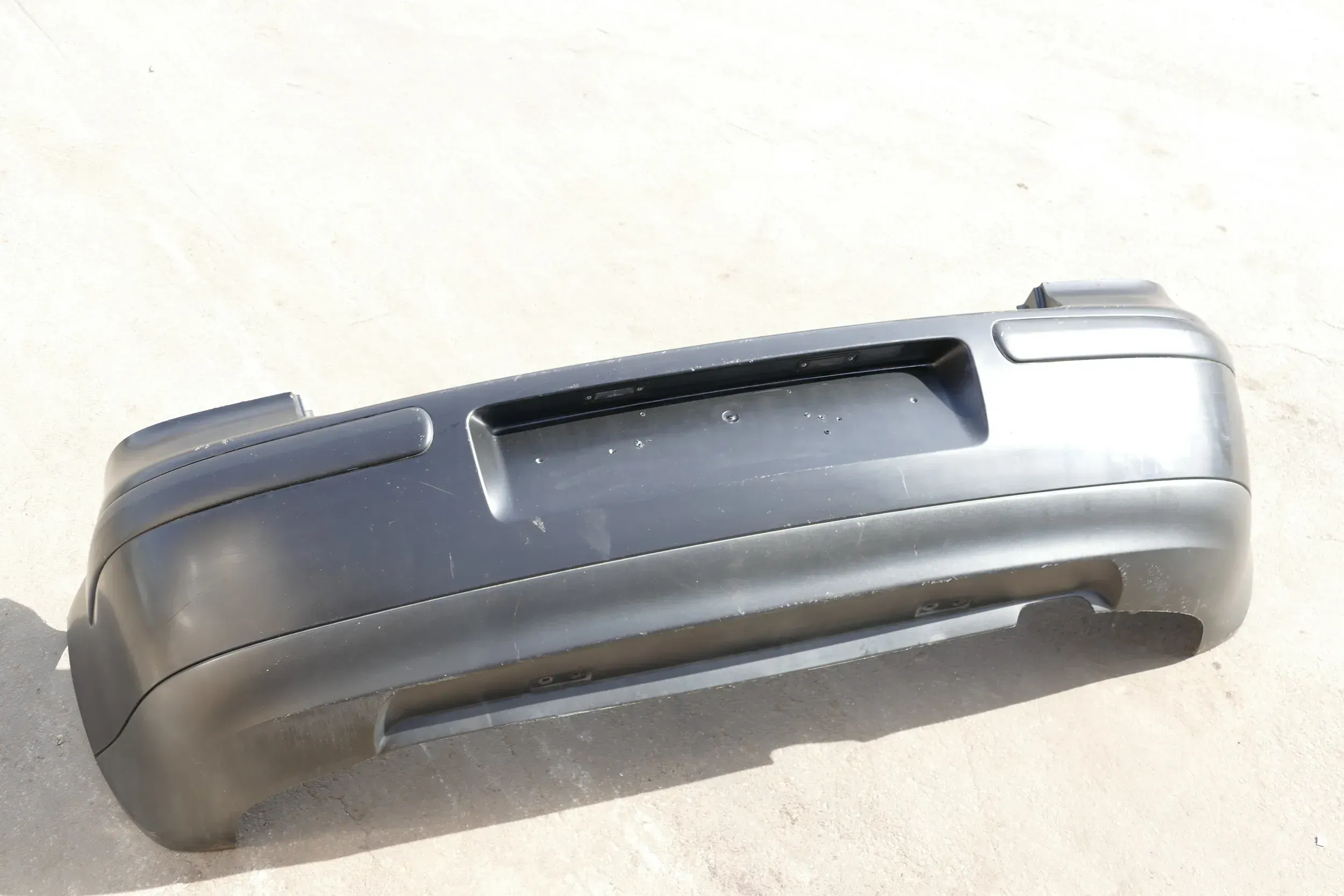 VW Golf 4 Limousine Stoßstange hinten Heckstoßstange Stoßfänger schwarz matt - Bild 1