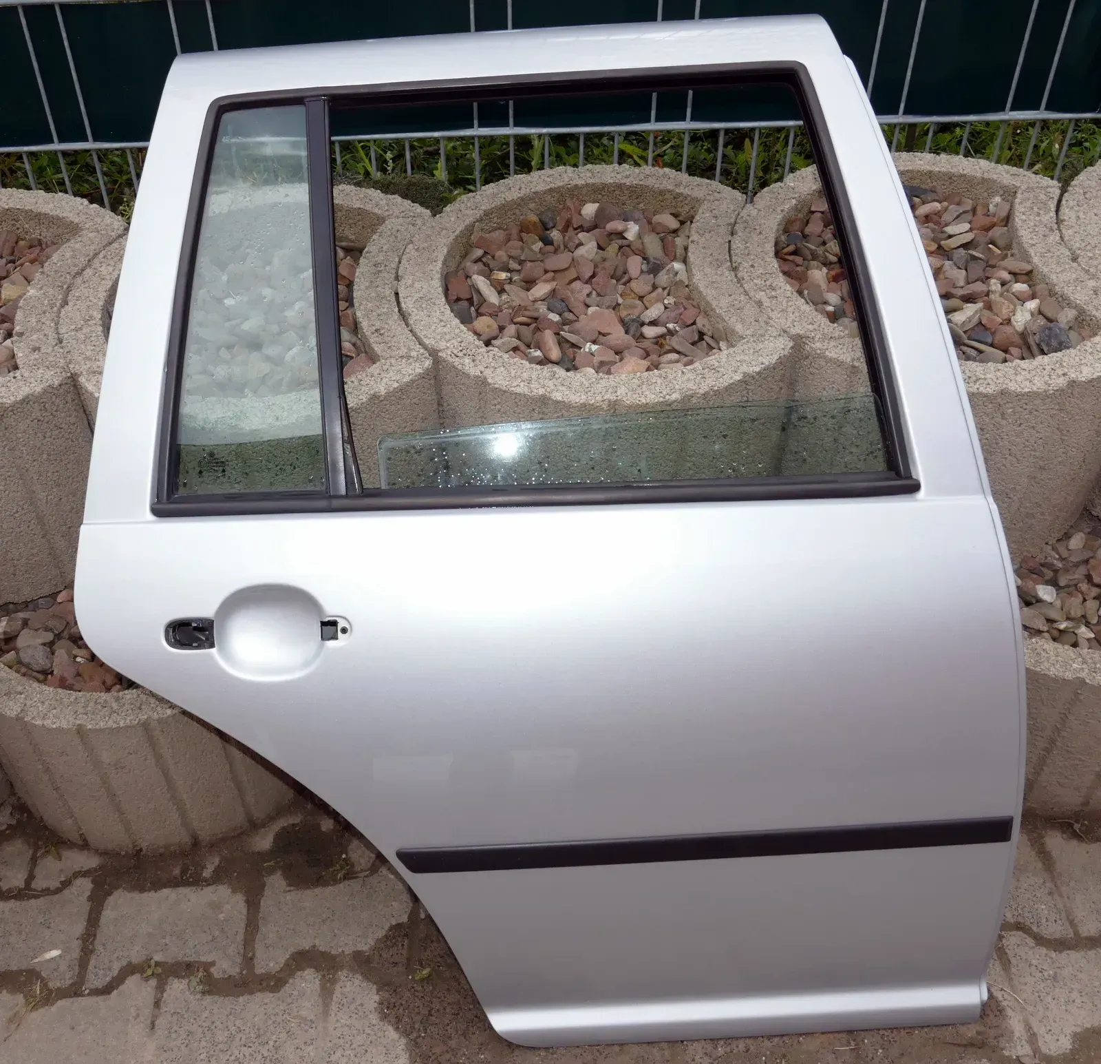 VW Golf 4 Bora Tür hinten rechts nur Kombi / Variant silber LA7W - Bild 1