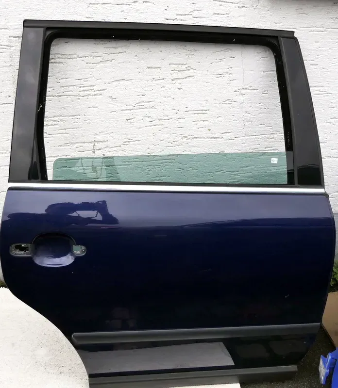 VW Passat 3B 3BG Kombi Variant Tür hinten rechts blau LB5N mit Scheibe - Bild 1