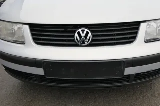 VW Passat 3B Stoßstange vorne Frontstoßstange Stoßfänger silber LB7Z grau Grill - Bild 2