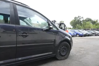 VW Touran 1T3 1T Tür vorne rechts Beifahrertür schwarz LC9Z ohne Anbauteile - Bild 1