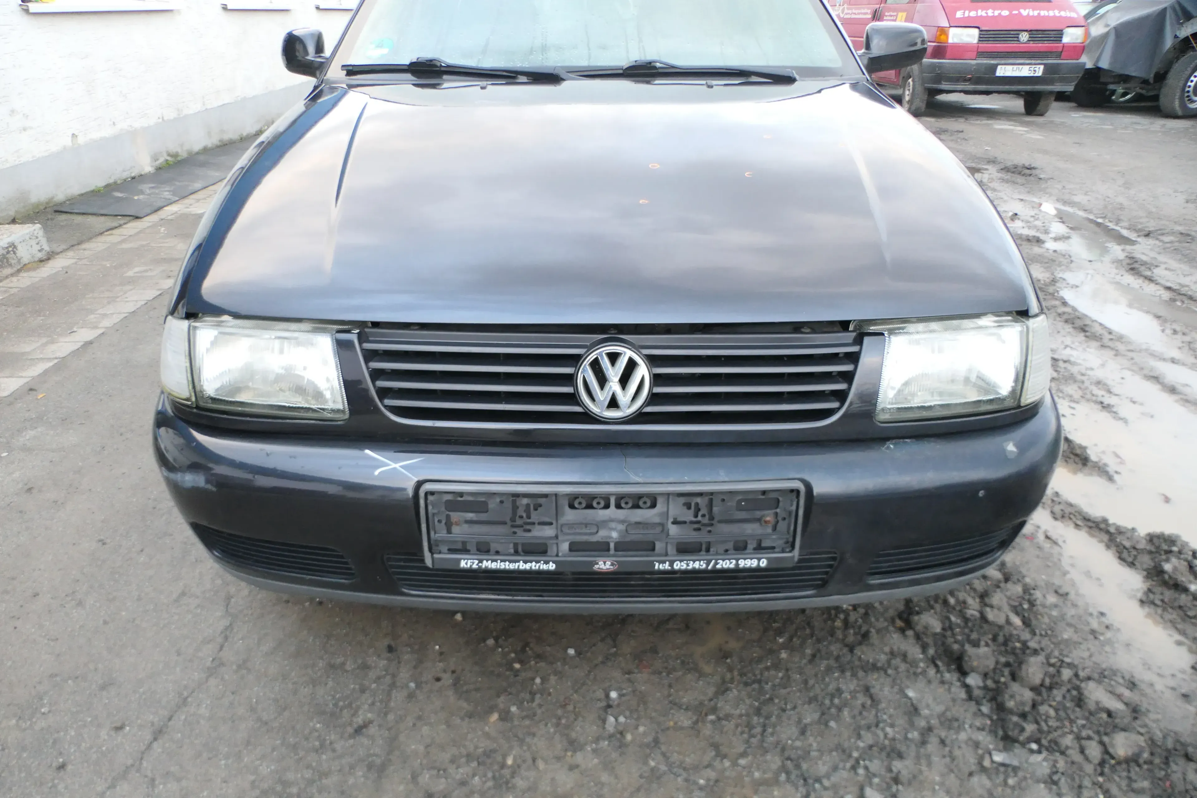 VW Polo Kombi 6K Kühlergrill Grillleiste vorne Leiste Grill VW schwarz LC9Z Zeic - Bild 1